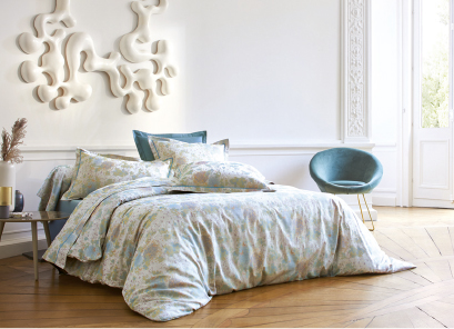 Literie avec une housse de couette à belle retombée